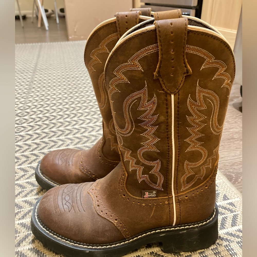 Justin girl’s leather cowgirl boots